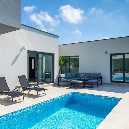 Holiday home Vivre Liznjan