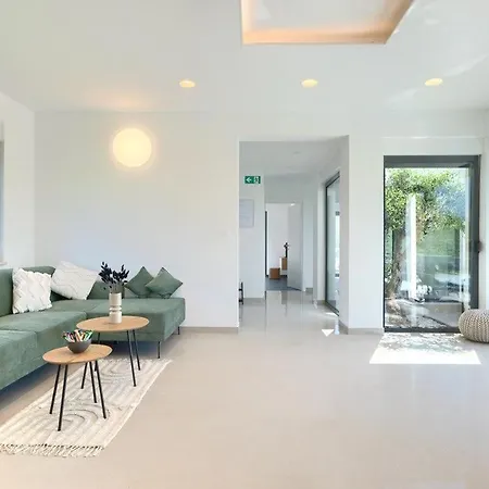 Holiday home Vivre Liznjan