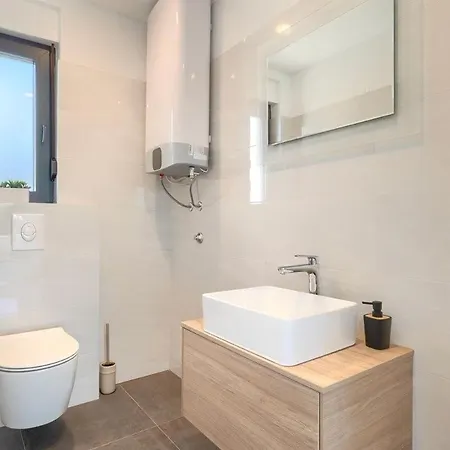 Holiday home Vivre Liznjan