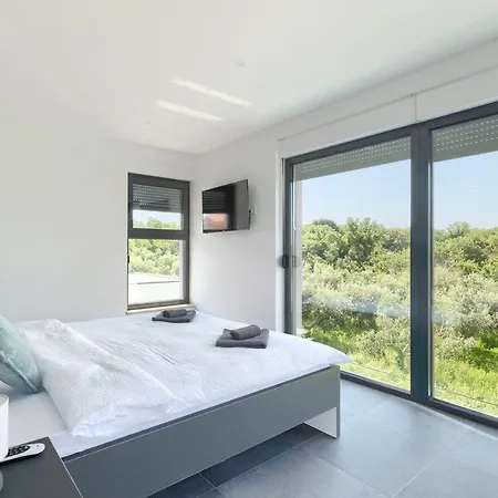 Holiday home Vivre Liznjan